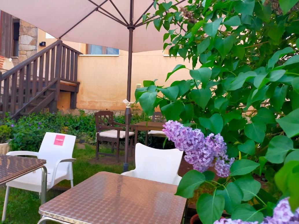 Hotel Rural El Yantar De Gredos San Martin del Pimpollar Bagian luar foto