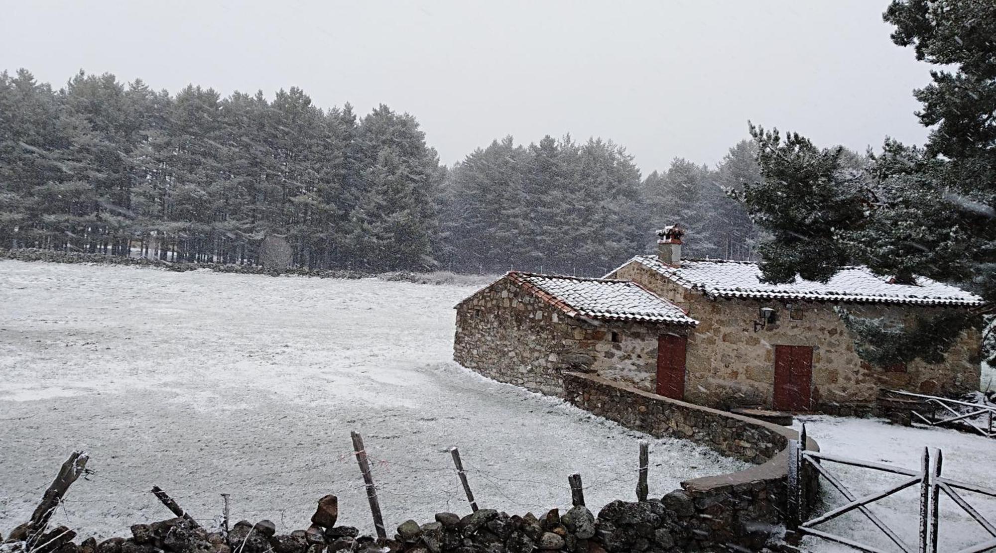 Hotel Rural El Yantar De Gredos San Martin del Pimpollar Bagian luar foto
