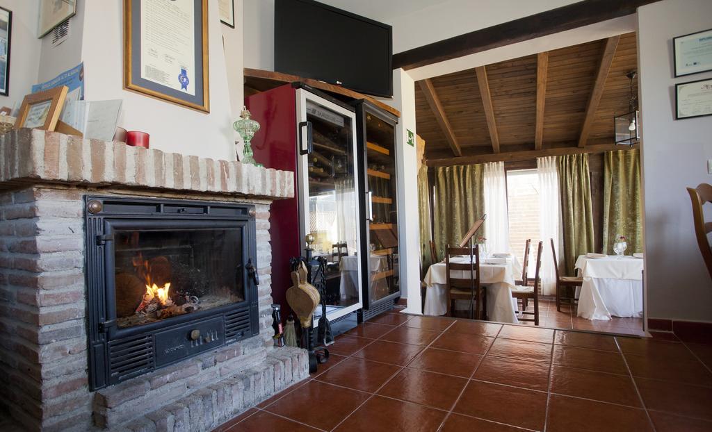 Hotel Rural El Yantar De Gredos San Martin del Pimpollar Bagian luar foto
