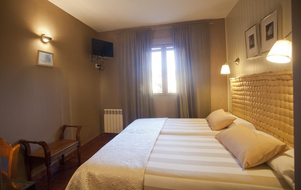 Hotel Rural El Yantar De Gredos San Martin del Pimpollar Bagian luar foto