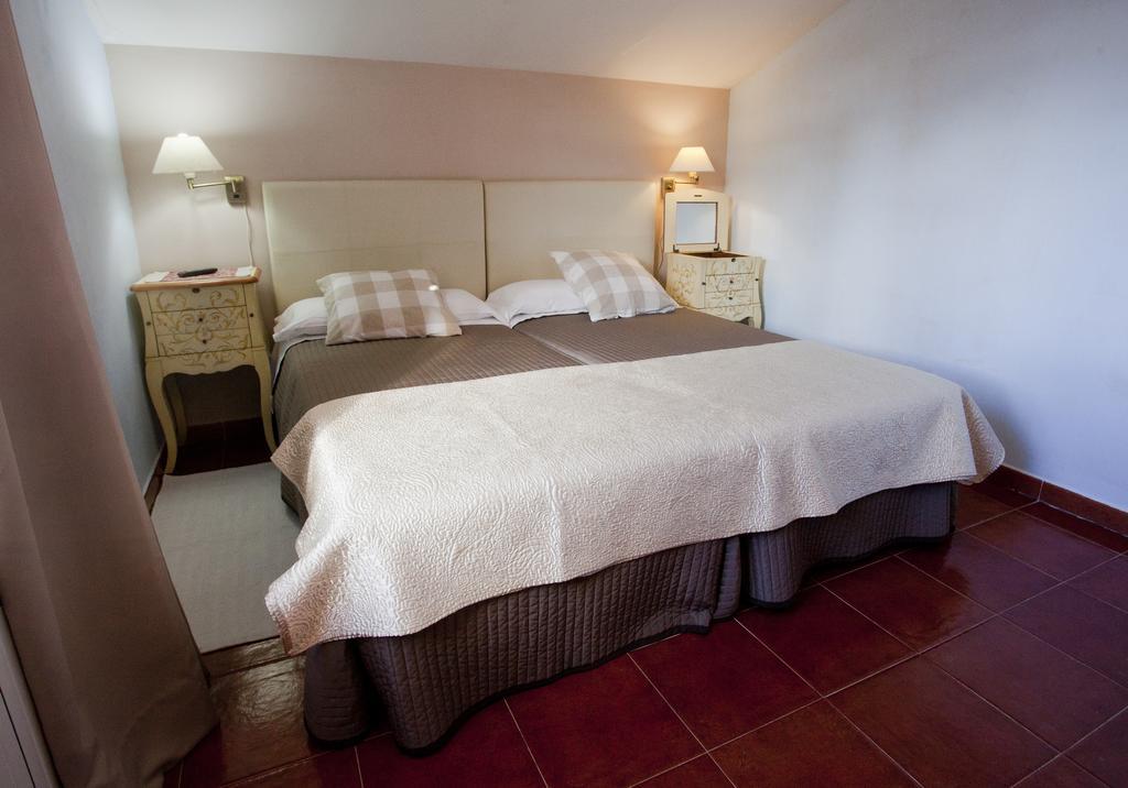 Hotel Rural El Yantar De Gredos San Martin del Pimpollar Bagian luar foto